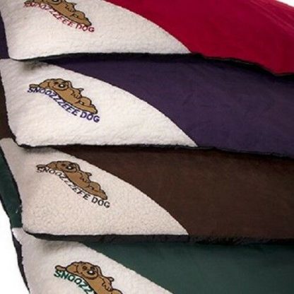 Snoozzzeee Dog Winterberry Bed Lounge Green - Image 2